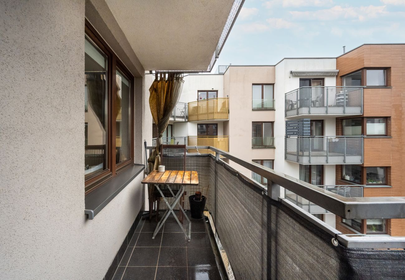 Ferienwohnung in Wrocław - Modernes Apartment mit Balkon in Wrocław | 4 Personen | Haustiere erlaubt | Smart TV | Geschlossener Innenhof mit Spielplatz