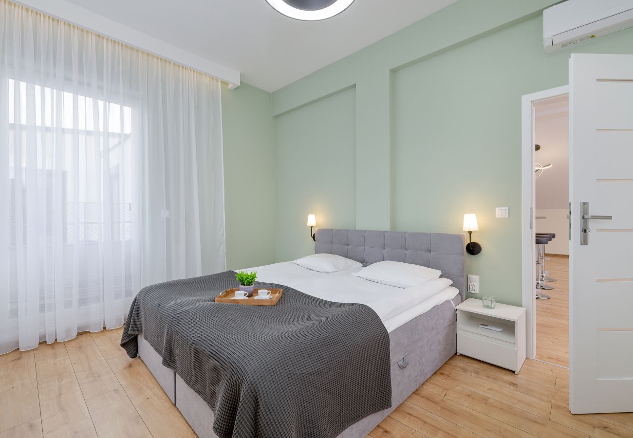 Ferienwohnung in Kraków - Prestige Tyniecka Wohnung | 3 Schlafzimmer | 2 Balkone | Parkplatz