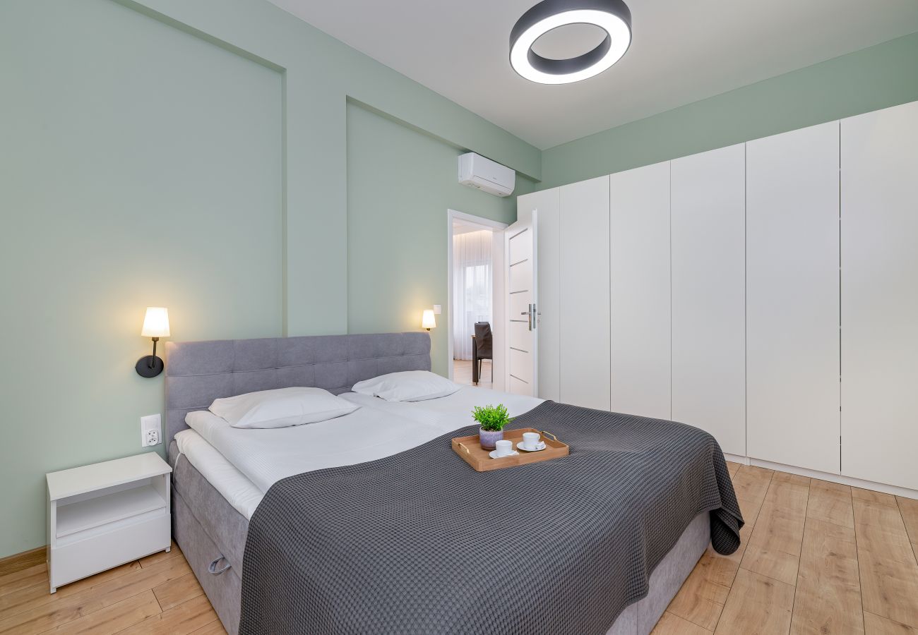 Ferienwohnung in Kraków - Prestige Tyniecka Wohnung | 3 Schlafzimmer | 2 Balkone | Parkplatz