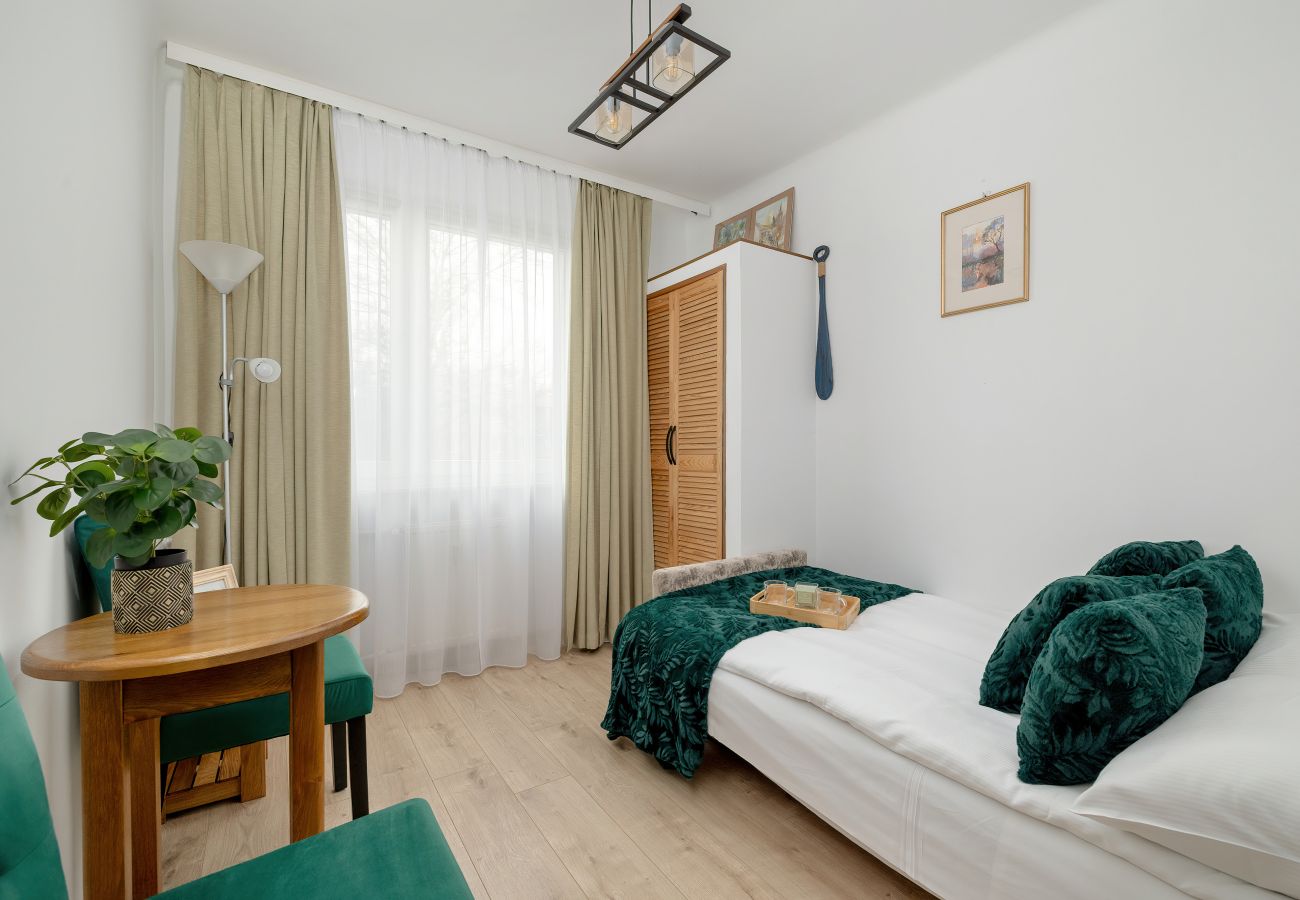 Ferienwohnung in Kraków - Gemütliche Wohnung mit Balkon in Krakau | 800 m zum Bahnhof Krakau Olsza | 2 Schlafzimmer | Smart TV | Wifi 