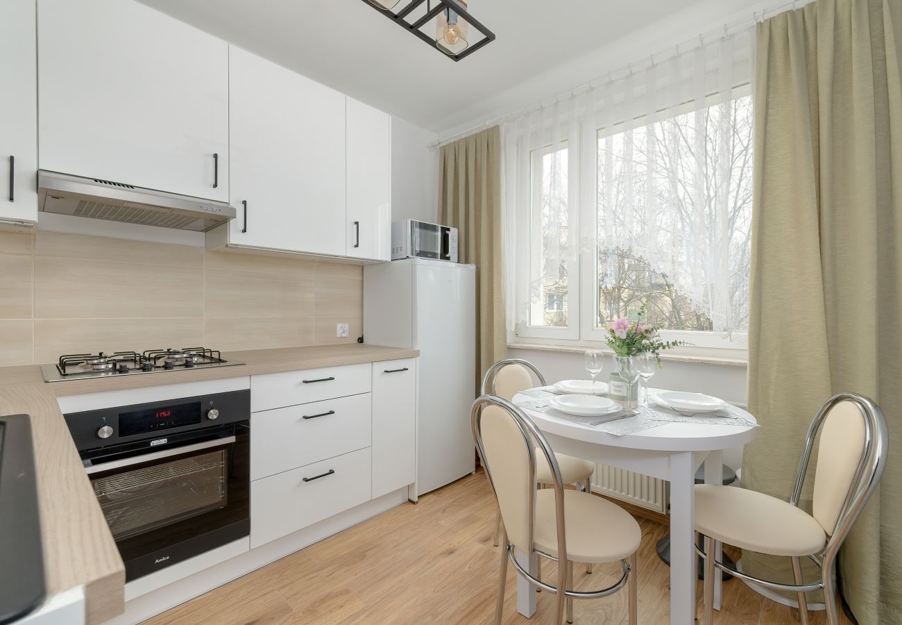 Ferienwohnung in Kraków - Gemütliche Wohnung mit Balkon in Krakau | 800 m zum Bahnhof Krakau Olsza | 2 Schlafzimmer | Smart TV | Wifi 