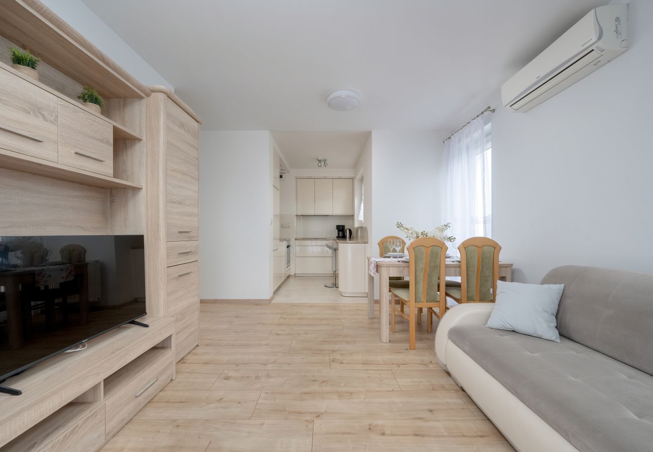 Ferienwohnung in Wrocław - Schöne Wohnung | 1 Schlafzimmer | Balkon & Parkplatz | Wrocław