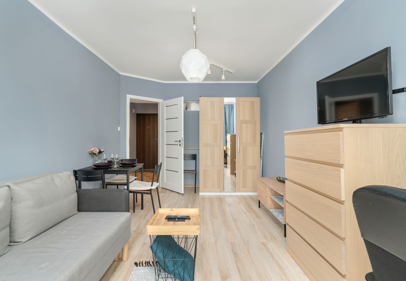 Ferienwohnung in Poznań - Osiedle Kosmonautów 15 | Poznań | Ein-Schlafzimmer-Apartment | 4 Personen | Badewanne | Schreibtisch für Fernarbeit