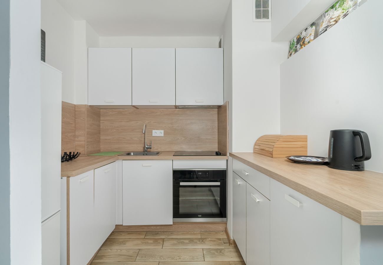 Ferienwohnung in Poznań - Osiedle Kosmonautów 15 | Poznań | Ein-Schlafzimmer-Apartment | 4 Personen | Badewanne | Schreibtisch für Fernarbeit