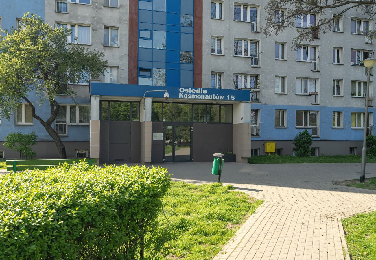 Ferienwohnung in Poznań - Osiedle Kosmonautów 15 | Poznań | Ein-Schlafzimmer-Apartment | 4 Personen | Badewanne | Schreibtisch für Fernarbeit