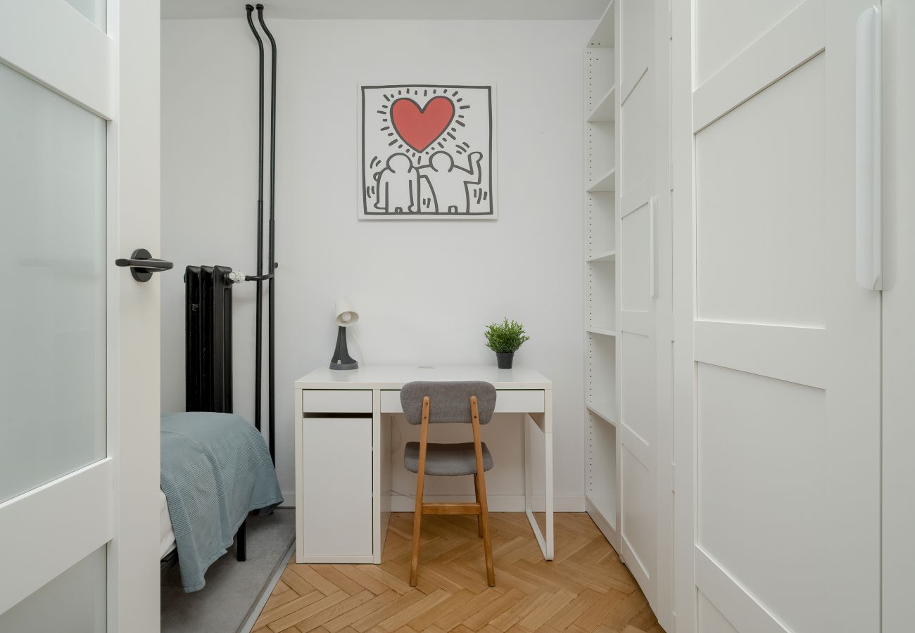 Ferienwohnung in Wrocław - Wita Stwosza 37 | Wohnung am Marktplatz | Wrocław | Ein Schlafzimmer | 4 Personen | Schreibtisch