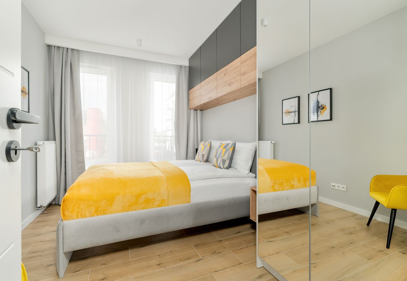 Ferienwohnung in Poznań - Esencja Anwesen Garbary 104F | Wifi, 1 Schlafzimmer, Balkon, Parkplatz, Poznan