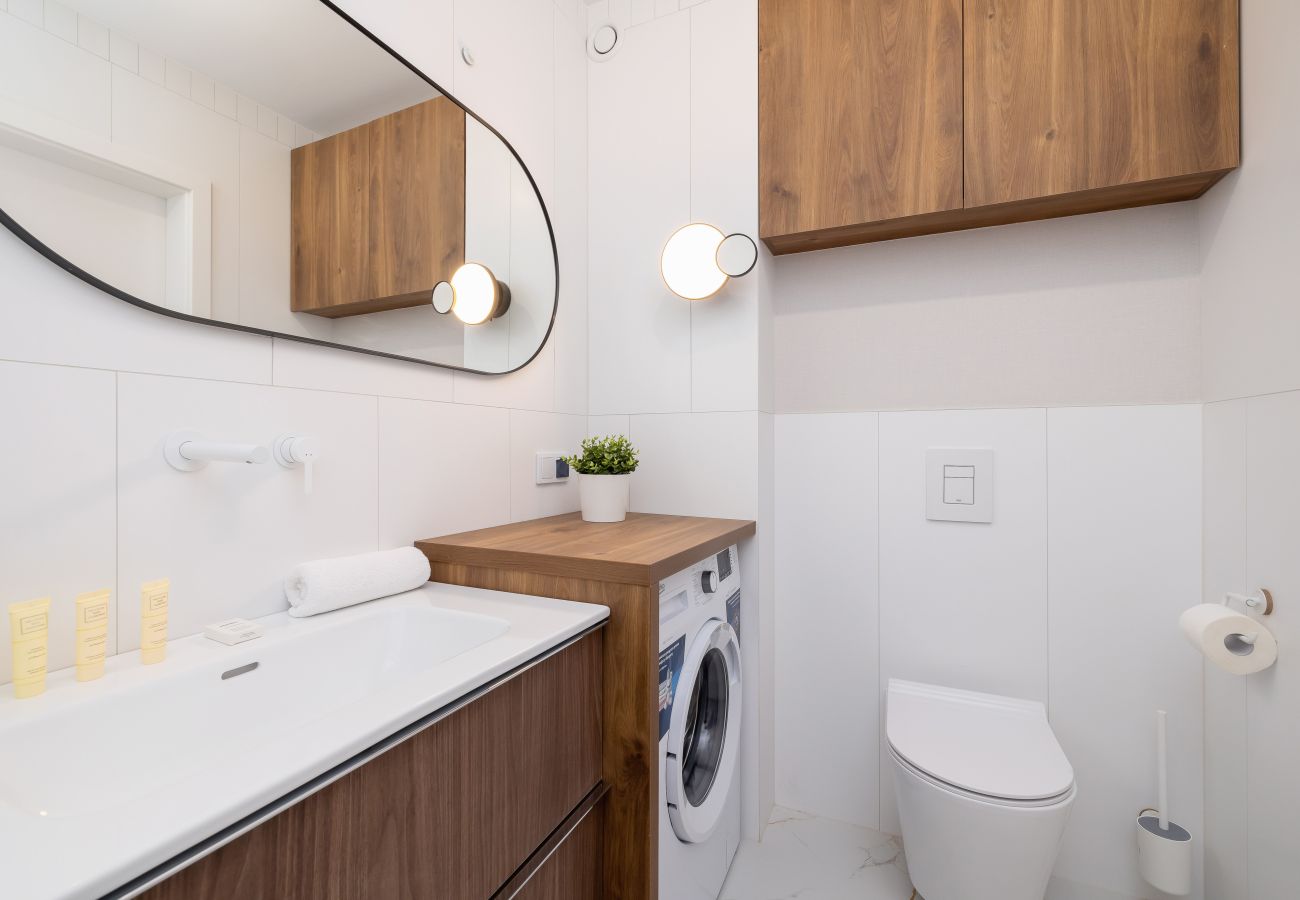 Ferienwohnung in Kraków - Krowodeska 40B | Prestige Apartment in Krakau | 4 Personen | Parkplatz | Klimaanlage | Schreibtisch | Badewanne