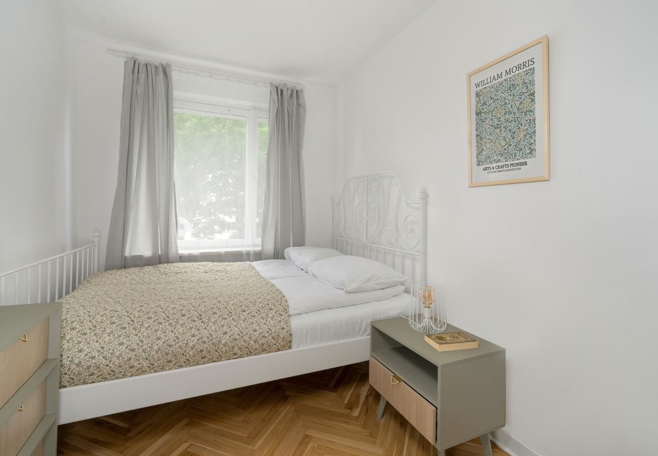 Ferienwohnung in Poznań - Os. Pod Lipami 2F | Ein-Schlafzimmer-Apartment | 4 Personen | Möblierter Balkon | Poznań