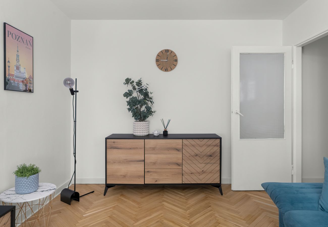 Ferienwohnung in Poznań - Os. Pod Lipami 2F | Ein-Schlafzimmer-Apartment | 4 Personen | Möblierter Balkon | Poznań