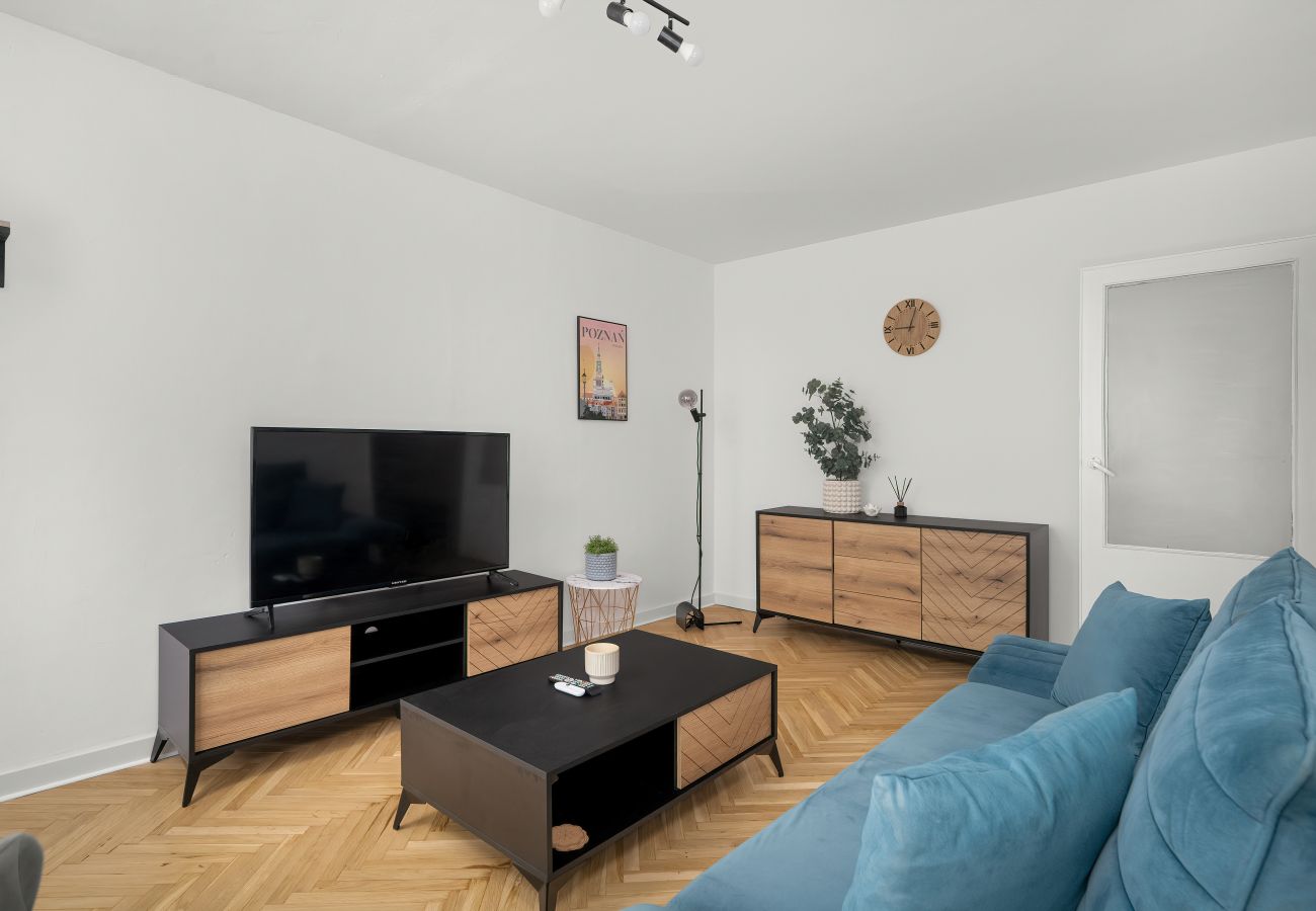 Ferienwohnung in Poznań - Os. Pod Lipami 2F | Ein-Schlafzimmer-Apartment | 4 Personen | Möblierter Balkon | Poznań