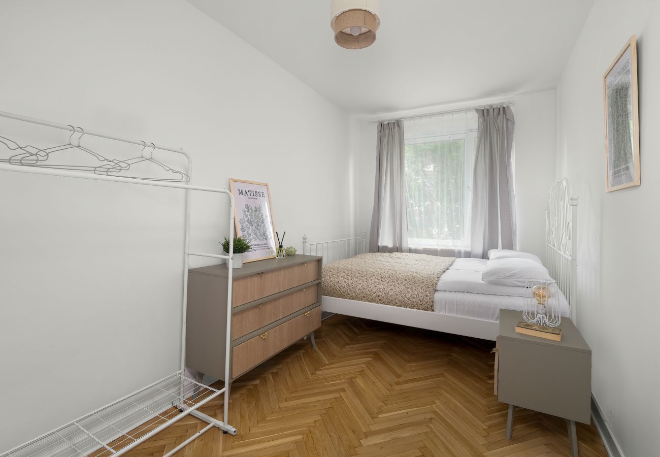 Ferienwohnung in Poznań - Os. Pod Lipami 2F | Ein-Schlafzimmer-Apartment | 4 Personen | Möblierter Balkon | Poznań