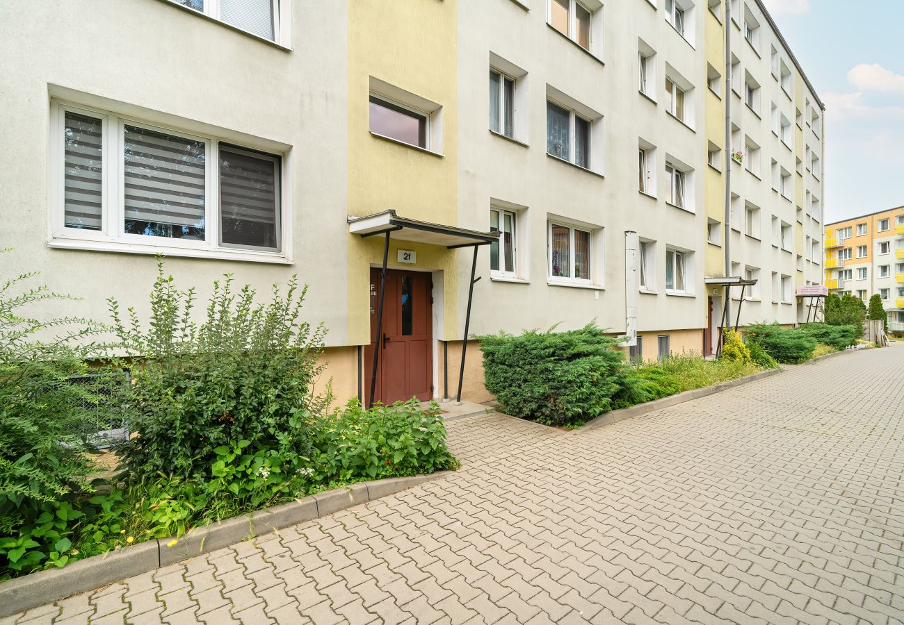 Ferienwohnung in Poznań - Os. Pod Lipami 2F | Ein-Schlafzimmer-Apartment | 4 Personen | Möblierter Balkon | Poznań