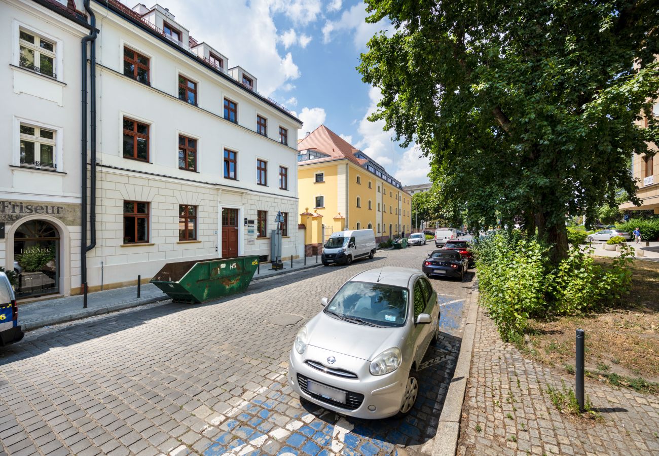 Ferienwohnung in Wrocław - Księcia Witolda 48 | Prestige, Wifi, 1 Schlafzimmer, Balkon, Breslau