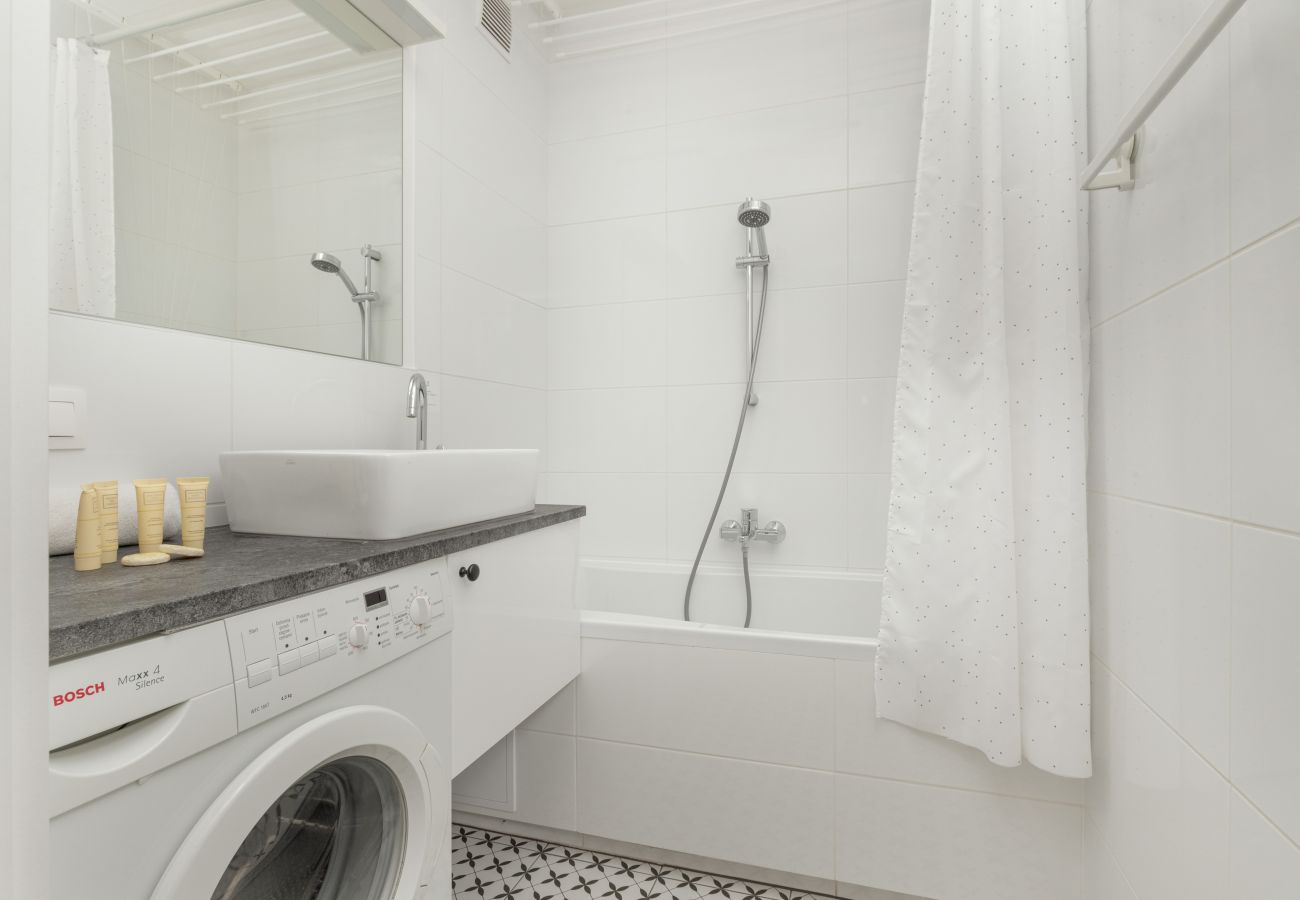 Ferienwohnung in Gdynia - Ikara 3A | Badewanne, Schreibtisch, Waschmaschine | Gdingen