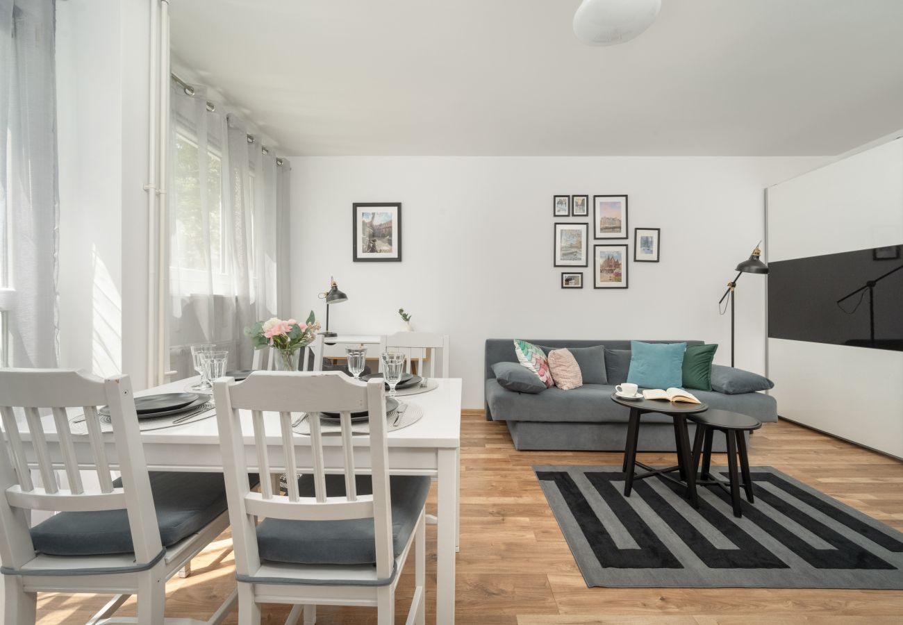 Ferienwohnung in Wrocław - Nożownicza 27 | Erdgeschoss Ein-Schlafzimmer-Wohnung am Stadtmarkt | Wrocław Zentrum | Schreibtisch für Fernarbeit