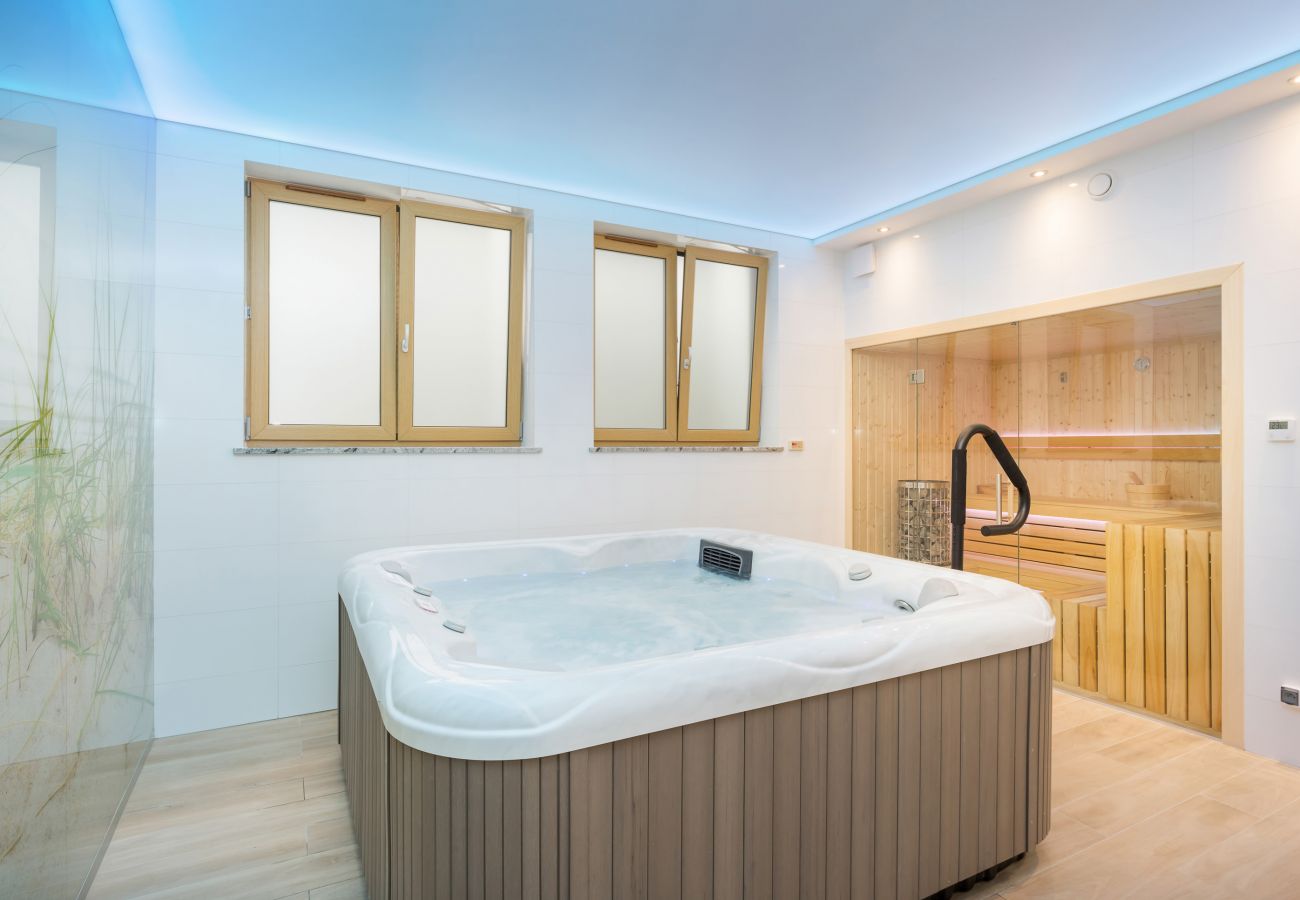 interior, jacuzzi, sauna, rent