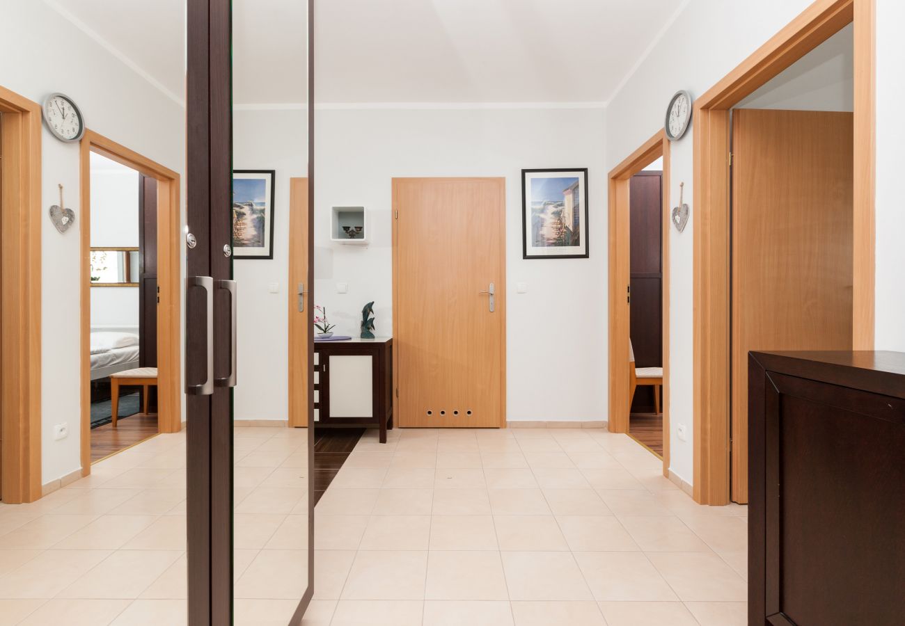 interior, corridor, wardrobe, mirror, doors, rent