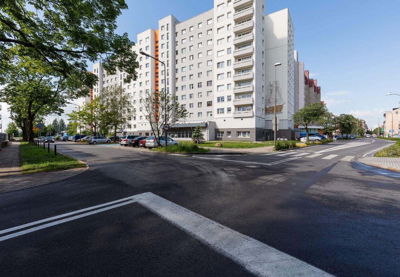 exterior, apartment building, staying place, street, intersection, exterior view, rent