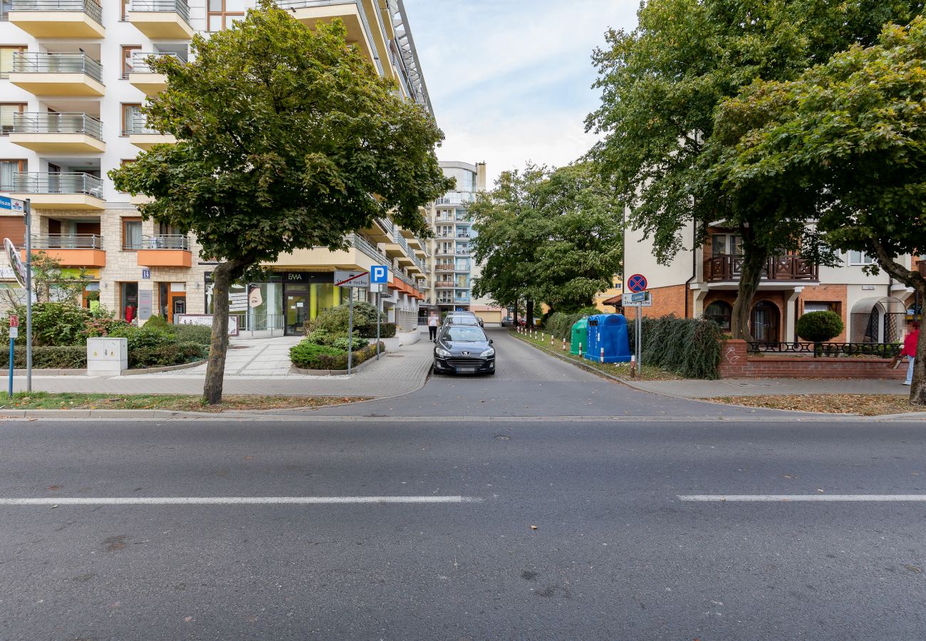 exterior, outside view, street, apartment building, staying place, rent