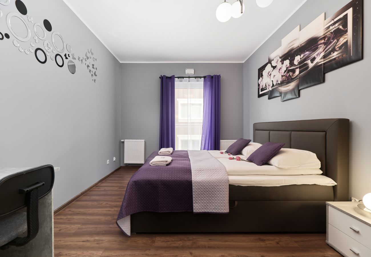 Apartment in Wrocław - One-Bedroom Apartment|  Jana Pawła II 21