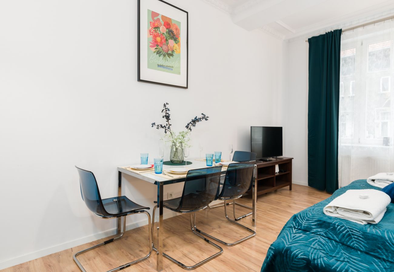 Studio in Poznań - Kwiatowa 6 | Wifi, Pet-friendly, Studio for 3 Guests, Poznan