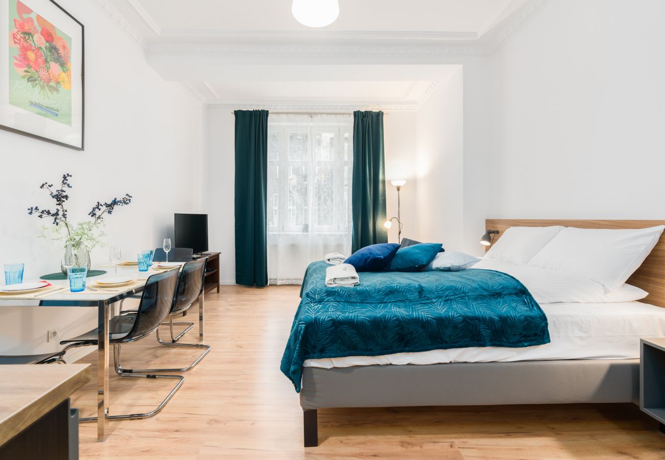 Studio in Poznań - Kwiatowa 6 | Wifi, Pet-friendly, Studio for 3 Guests, Poznan