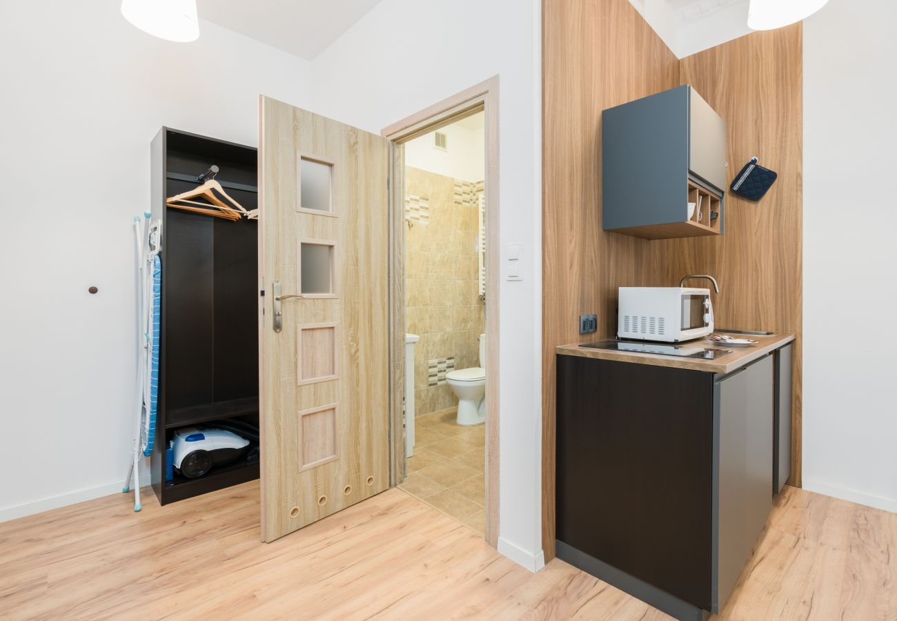 Studio in Poznań - Kwiatowa 6 | Wifi, Pet-friendly, Studio for 3 Guests, Poznan