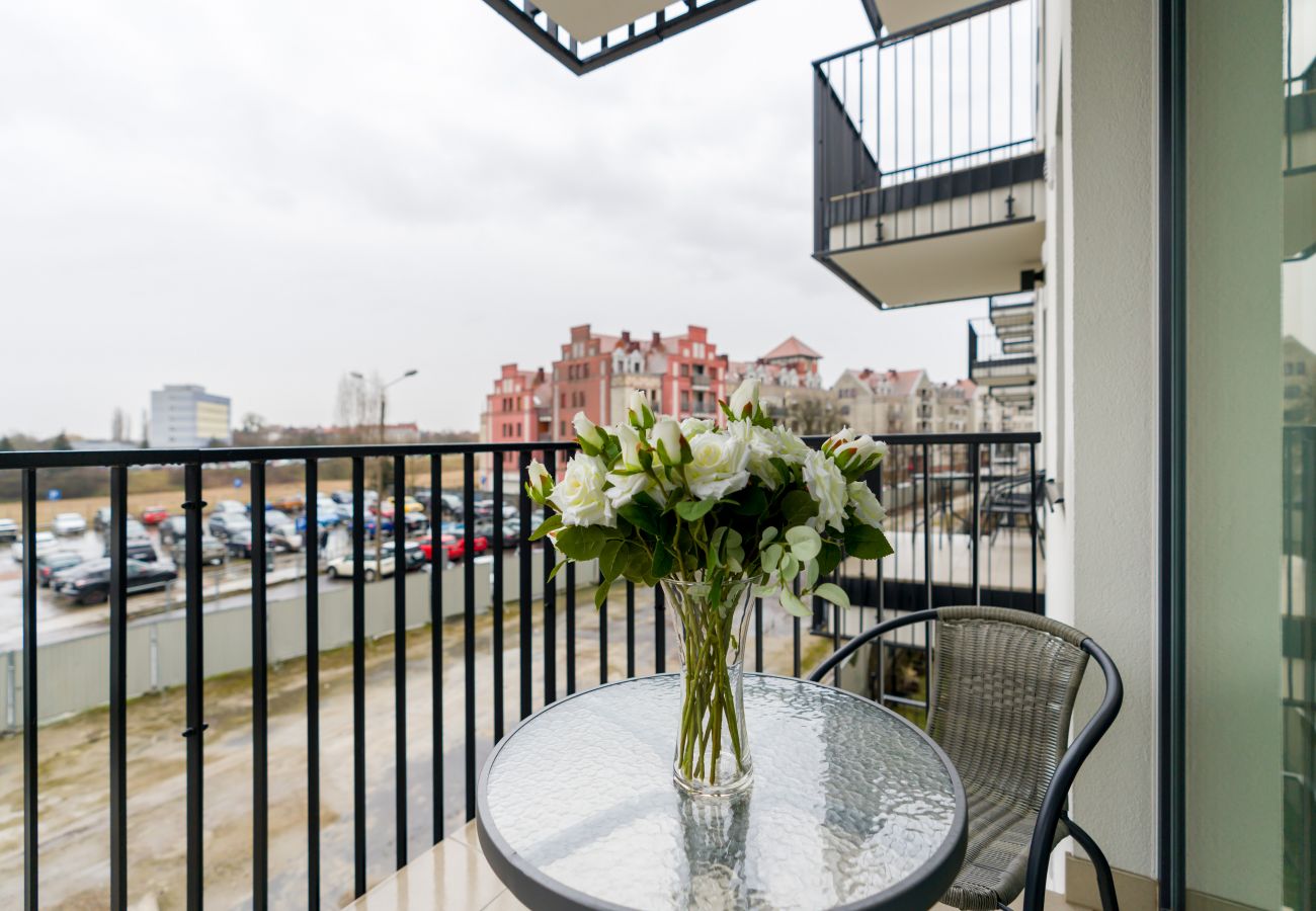 Studio in Poznań - Garbary 104D | Wifi, Pet-Friendly, Studio for 3 Guests, Balcony, Poznan