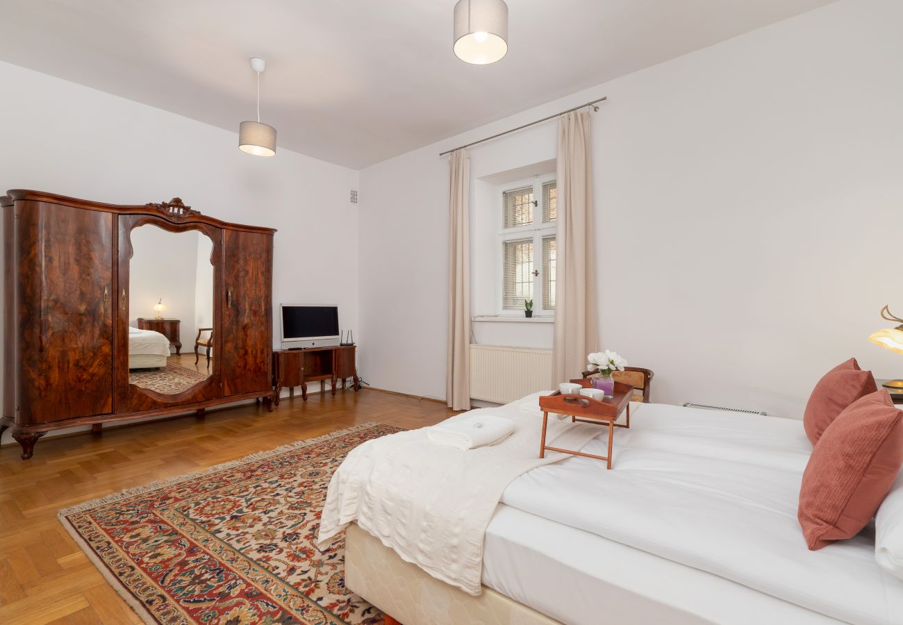 Apartment in Kraków - Main Market Square in Krakow | Spacious flat in a tenement house