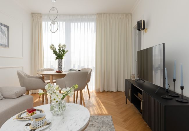 Apartment in Warszawa - Senatorska 40 | 1 bedroom, balcony, bath, AC