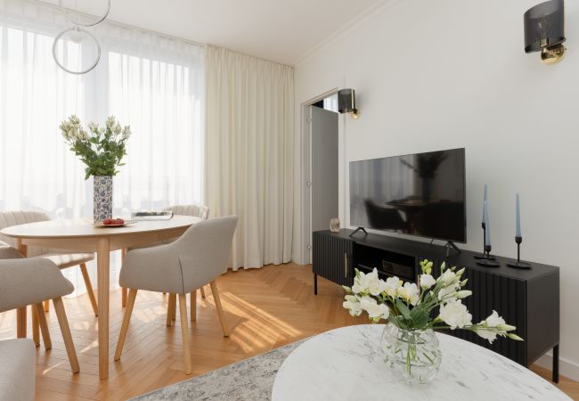 Apartment in Warszawa - Senatorska 40 | 1 bedroom, balcony, bath, AC