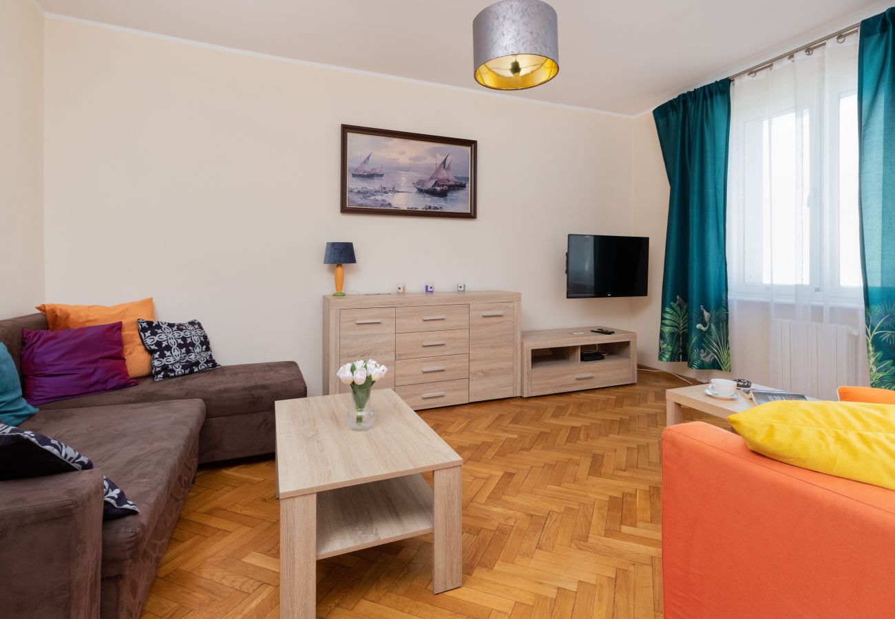 Apartment in Gdynia - Sunny Apartment for Family with Balcony, Gdynia Downtown