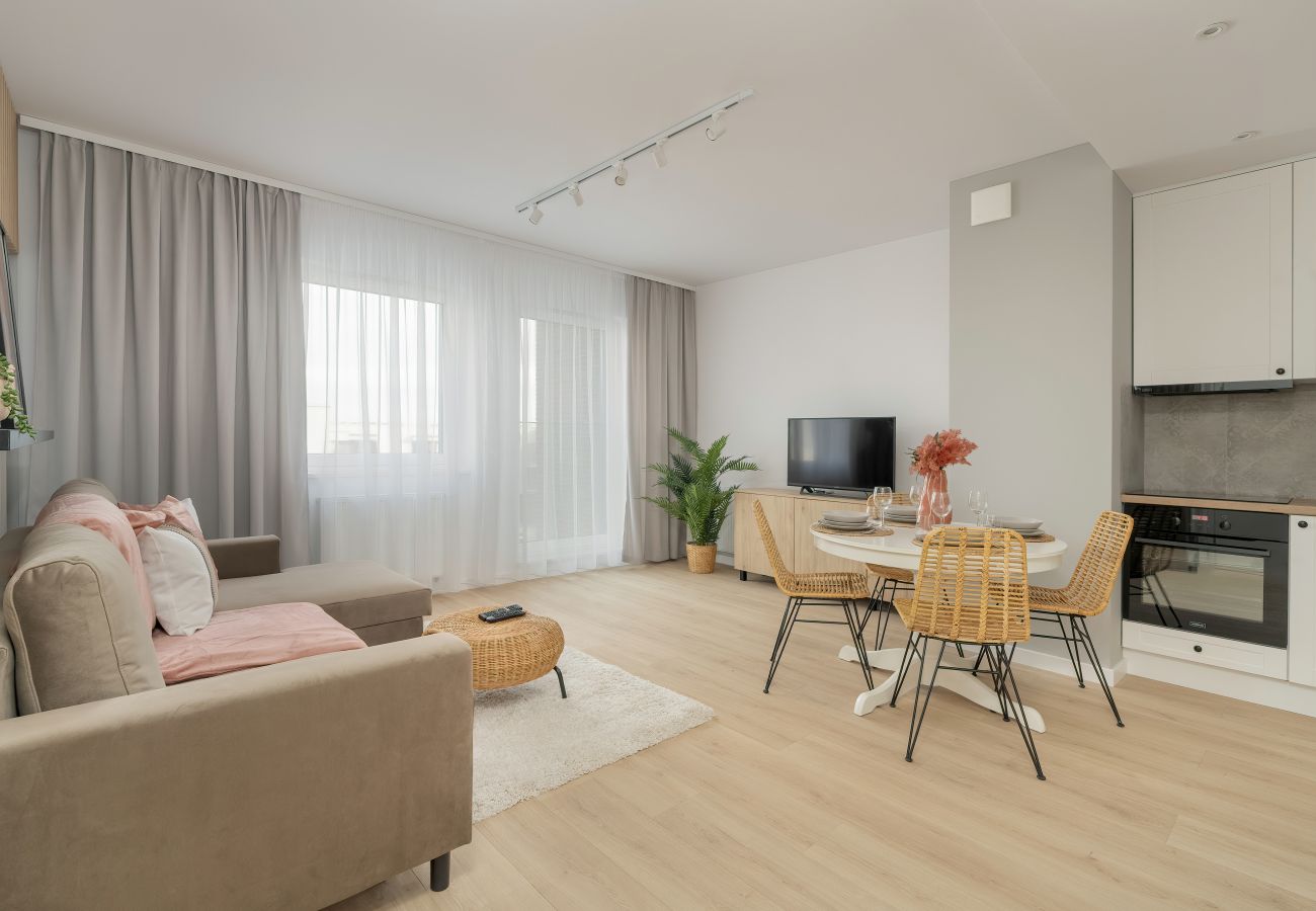 Apartment in Poznań - Elegant Apartment for Four People | One Bedroom | Parking | Poznan