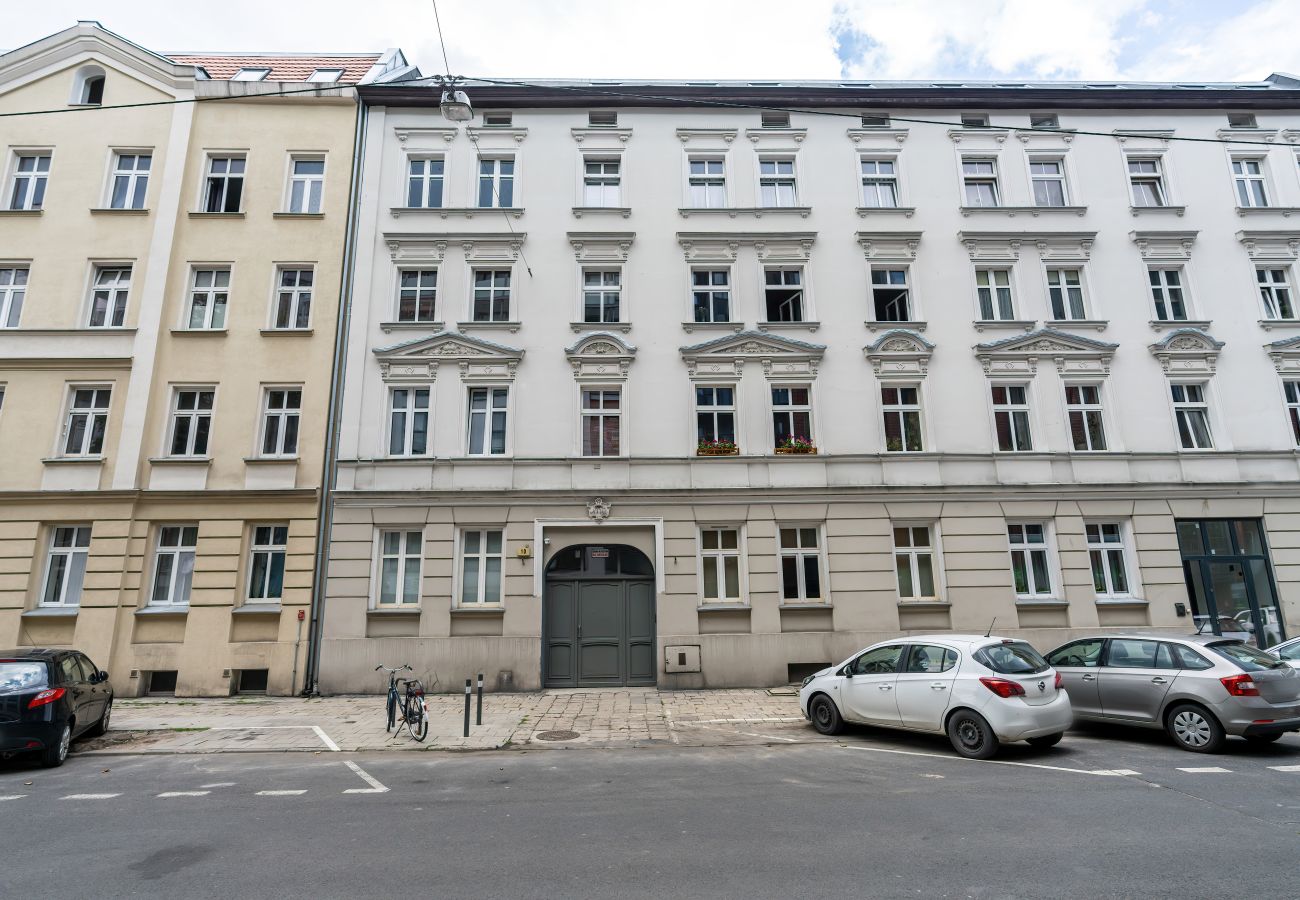 Apartment in Poznań - Cosy Apartment for 3 in the City Centre