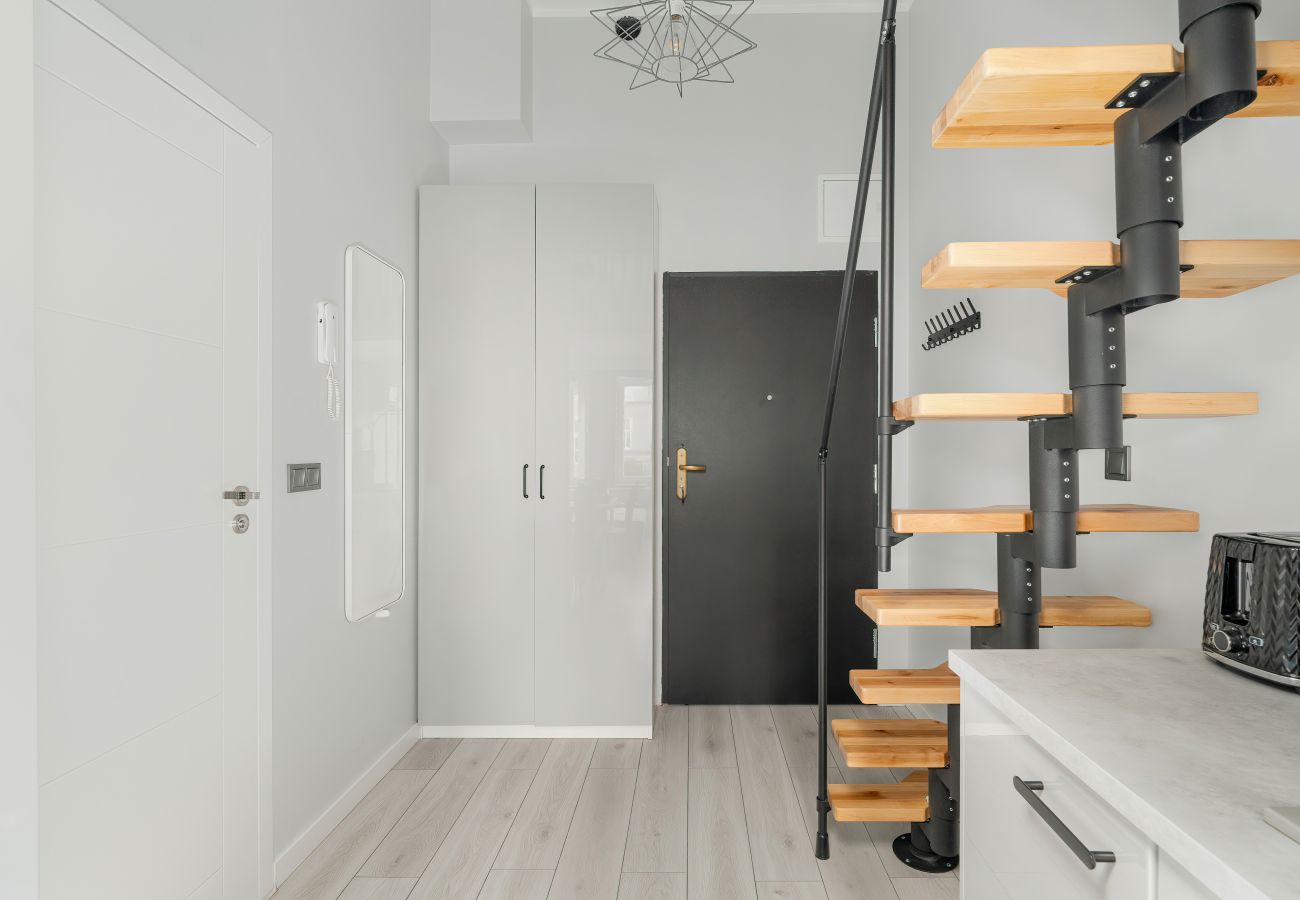 Studio in Poznań - Długa 18 | Comfortable and Stylish Studio with Mezzanine | 4 People | Poznań