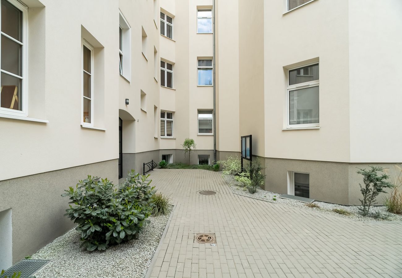 Studio in Poznań - Długa 18 | Comfortable and Stylish Studio with Mezzanine | 4 People | Poznań