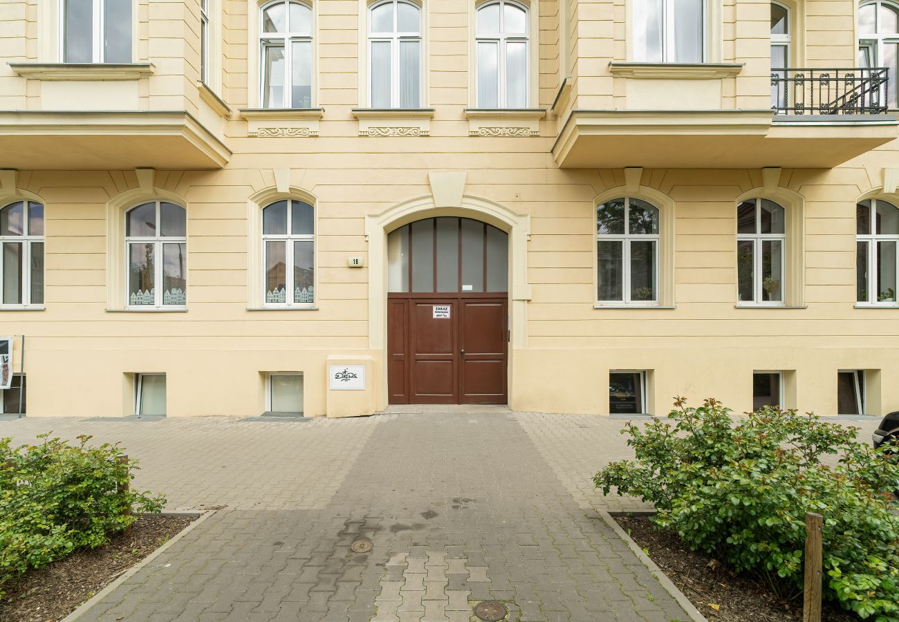 Studio in Poznań - Długa 18 | Comfortable and Stylish Studio with Mezzanine | 4 People | Poznań