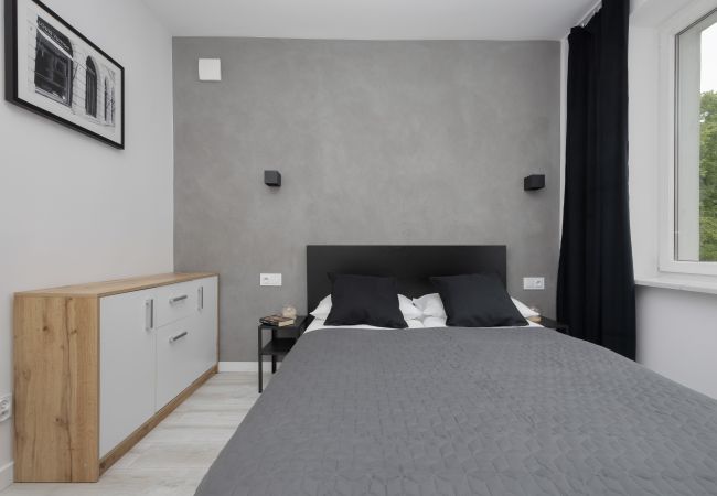 Apartment in Warszawa - Warsaw Apartment | Andersa | Near Ogród Krasińskich | For 6 | One Bedroom 