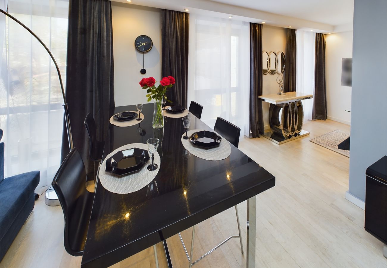 Studio in Gdańsk - Modern Studio with Parking | 500 m to the Old Town | Smart TV | WiFi | Gdansk 