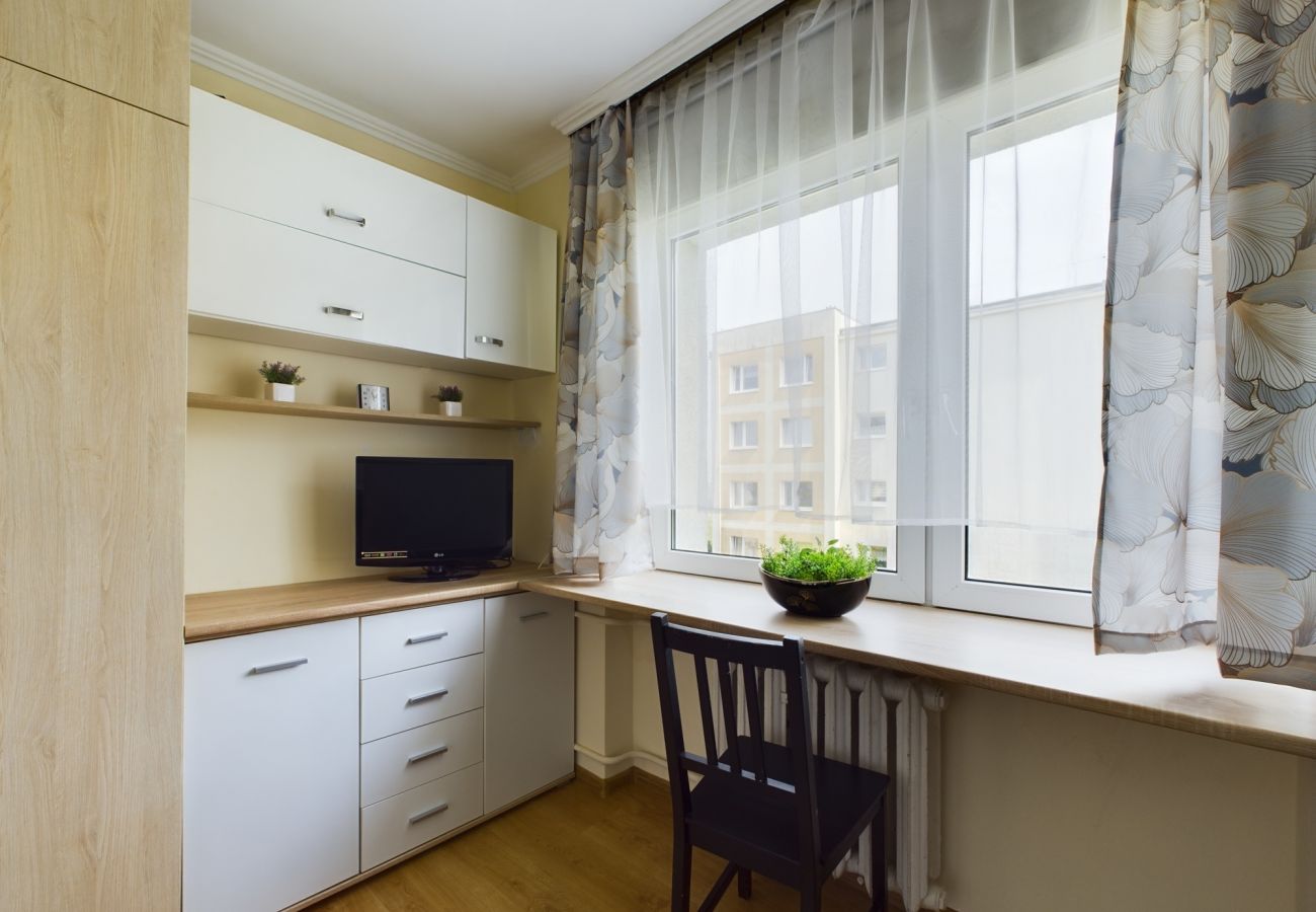 Apartment in Gdynia - Cozy Apartment | Gdynia | Kordeckiego | Three Bedrooms | Near Lasy Chylońskie | Balcony | For 6