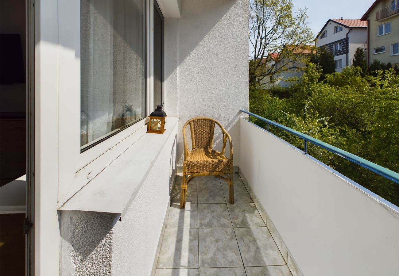 Apartment in Gdynia - Cozy Apartment | Gdynia | Kordeckiego | Three Bedrooms | Near Lasy Chylońskie | Balcony | For 6