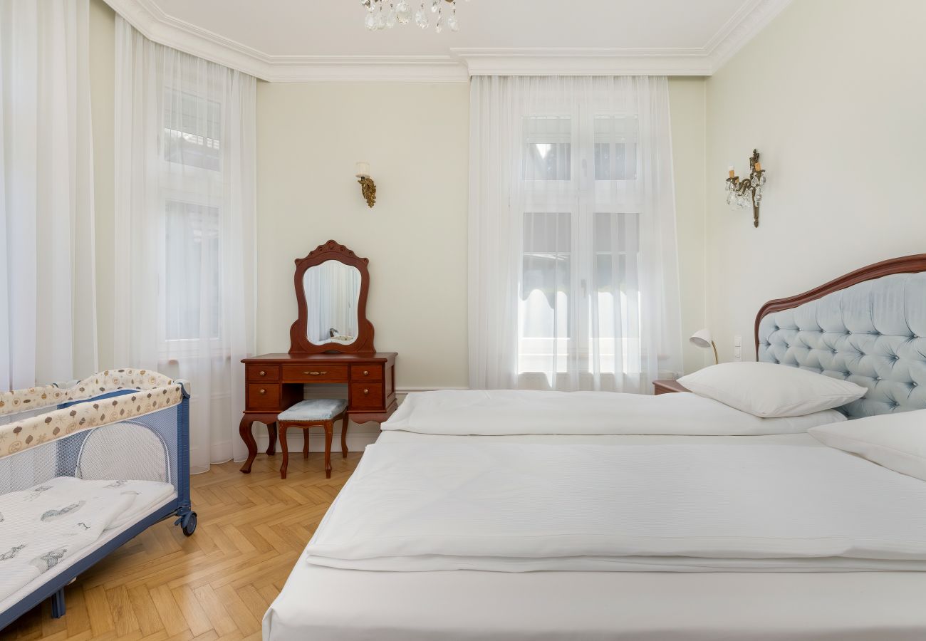 Apartment in Sopot - Sopot | Elegant Apartment | Reymonta | Close to Sopot Train Station | Garden | Terrace | 3 Bedrooms | For 6