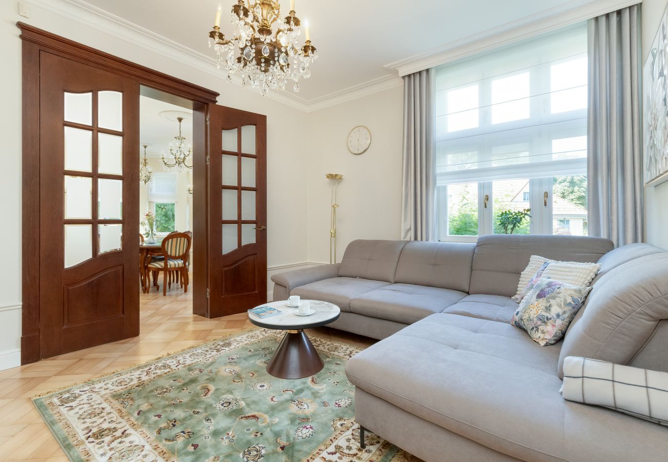 Apartment in Sopot - Sopot | Elegant Apartment | Reymonta | Close to Sopot Train Station | Garden | Terrace | 3 Bedrooms | For 6