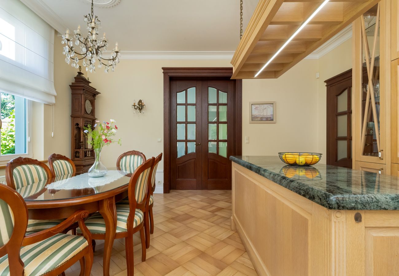 Apartment in Sopot - Sopot | Elegant Apartment | Reymonta | Close to Sopot Train Station | Garden | Terrace | 3 Bedrooms | For 6