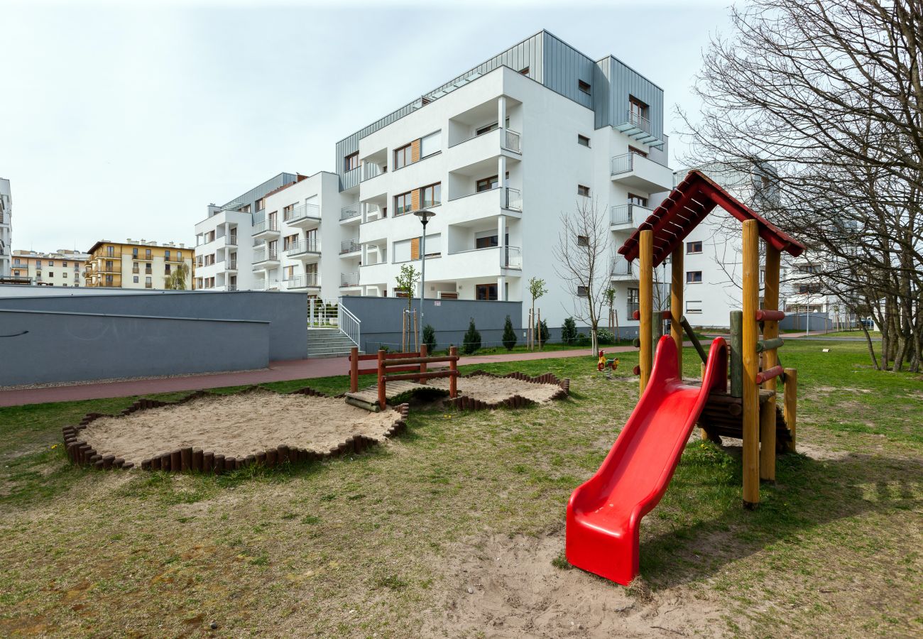 Zewnątrz, Świnoujście, apartament, wynajem, wakacje, budynek, widok, ogród, plac zabaw