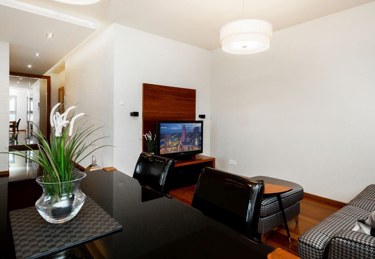 Apartament w Warszawa - Apartament w Warszawie Jeziorańskiego 9 z balkonem