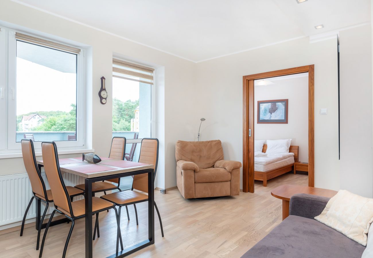 apartament, wynajem, salon, sofa, stół, krzesła