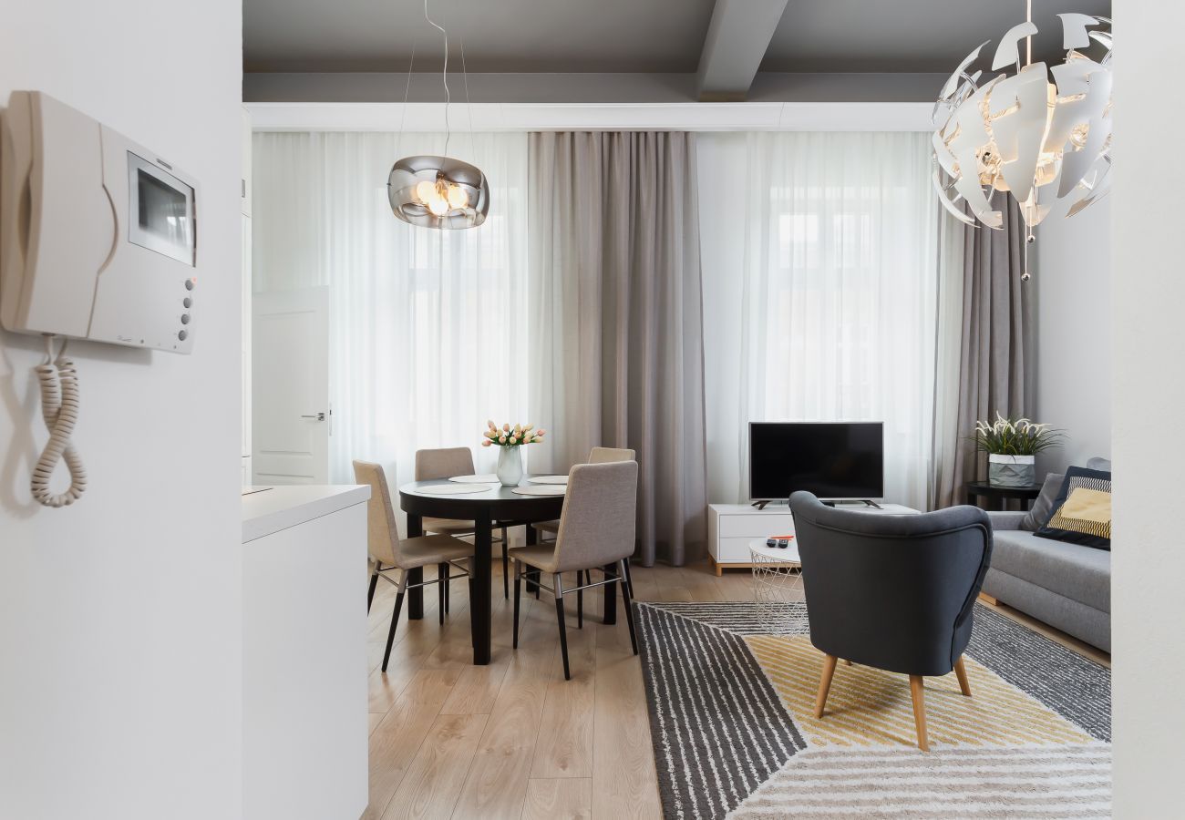 apartament, salon, sofa, TV, fotel, stół, wynajem