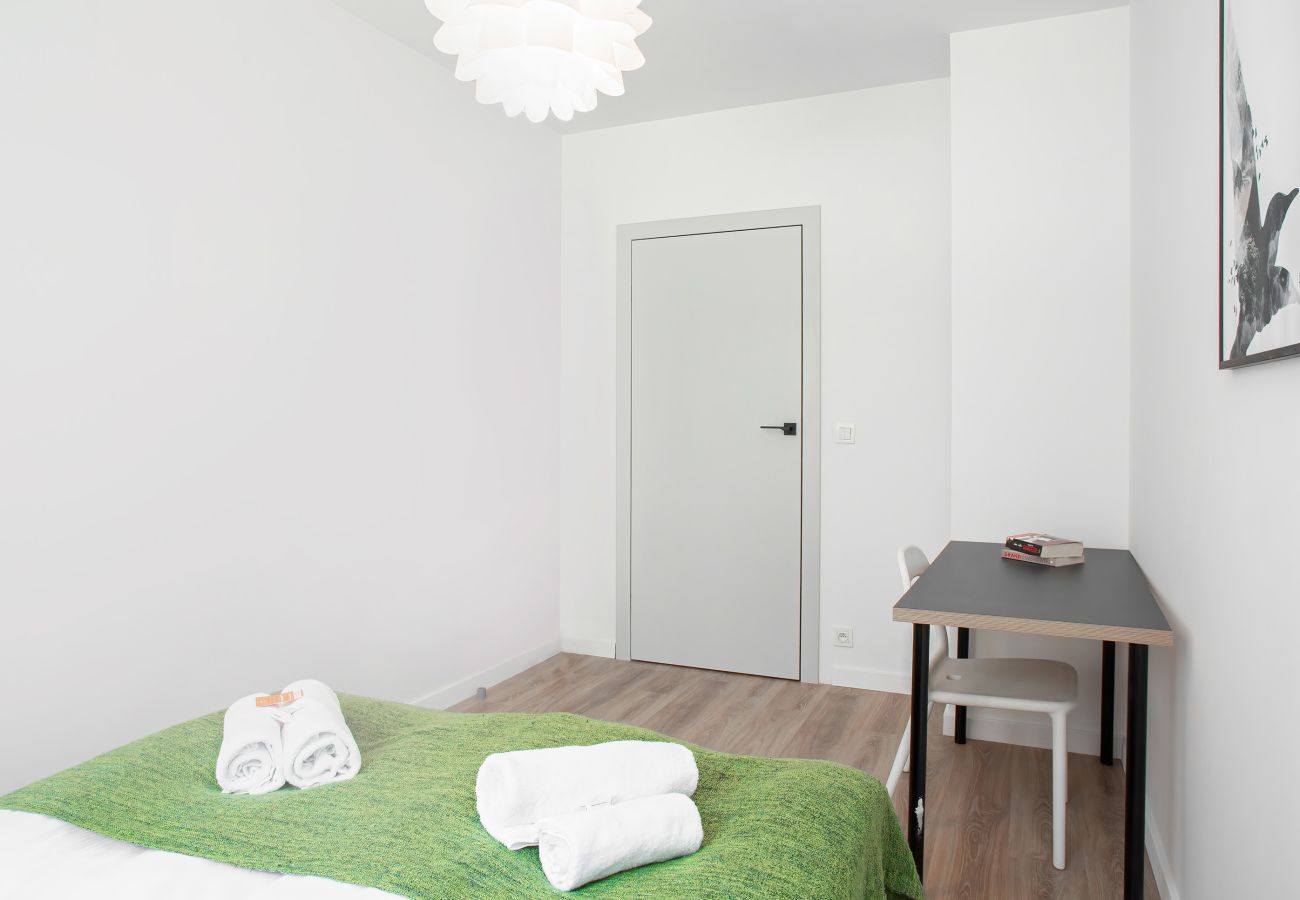 Apartament w Warszawa - Apartament Fort Wola 12A/66 | WiFi, Smart TV, Garaż, Taras